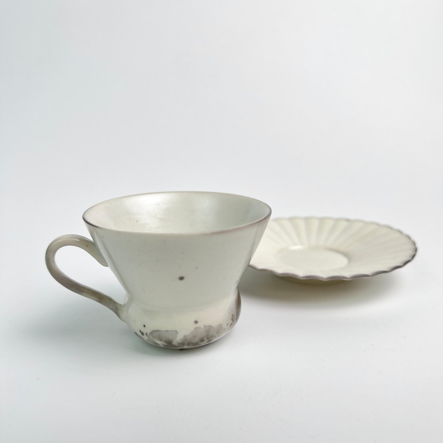 Petal-style Cup with Saucer | handmade ceramic