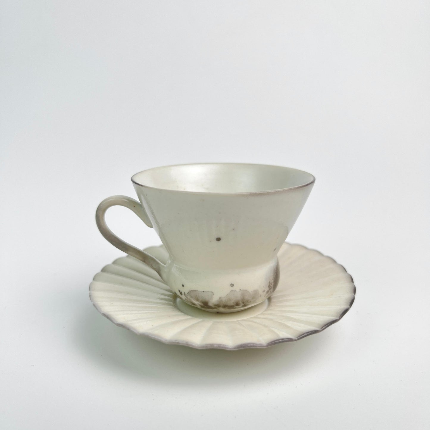 Petal-style Cup with Saucer | handmade ceramic