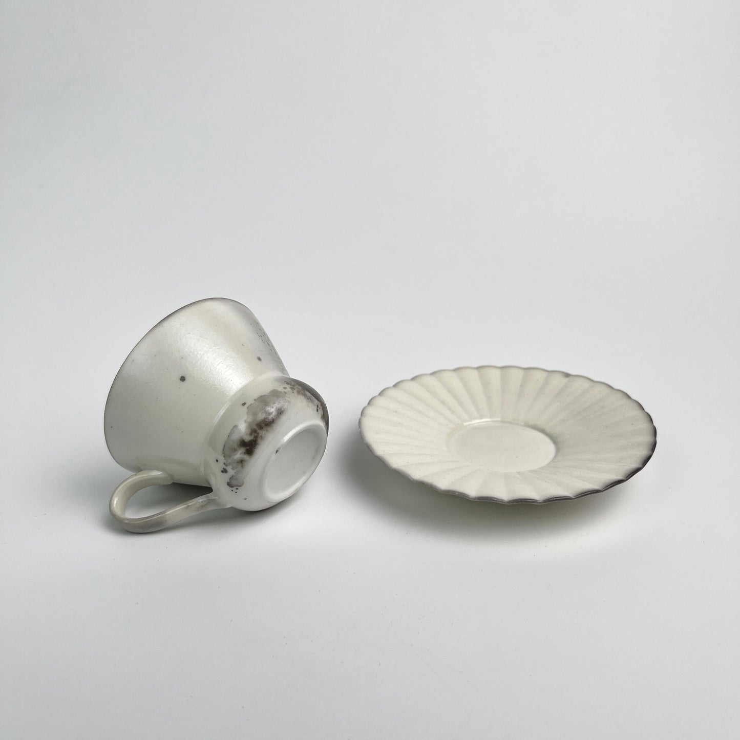 Petal-style Cup with Saucer | handmade ceramic