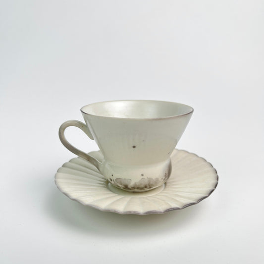 Petal-style Cup with Saucer | handmade ceramic