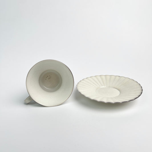 Petal-style Cup with Saucer | handmade ceramic